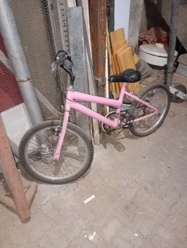 Bicicleta rosa aro 20