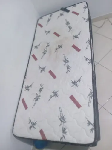 Vende cama box de solteiro