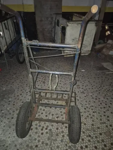 VENDO CARRINHO DE CARGA COM PNEUS DE CAMARA AR 