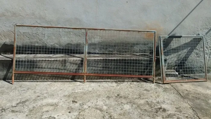 Grade com portão, ideal para quem tem cachorro ou jardim 