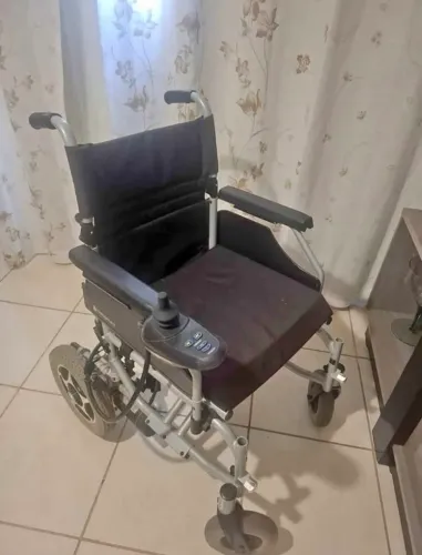 Cadeira de Rodas Motorizada Dobrável