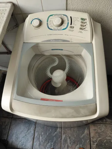 Máquina de lavar usada, com defeito