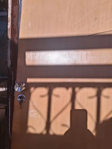 Porta de madeira com tranca, nao acompanha portal medida 2.28×80