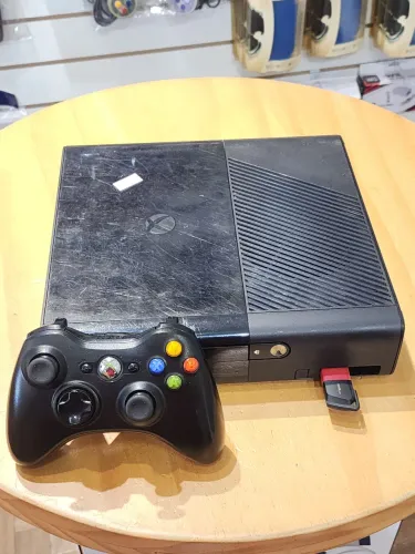 Xbox 360 S.Slim 120gb - jogos e 1 controle