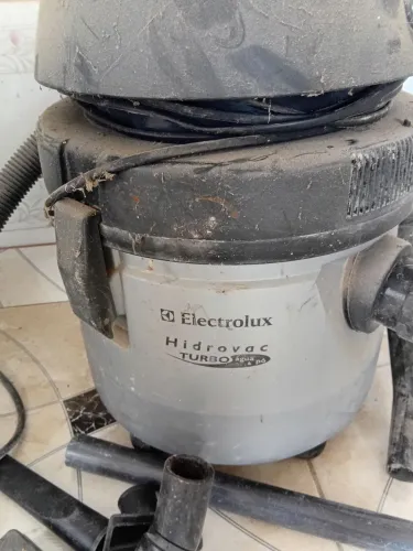 Aspirador: Turbo de pó e Água e Um Aquecedor