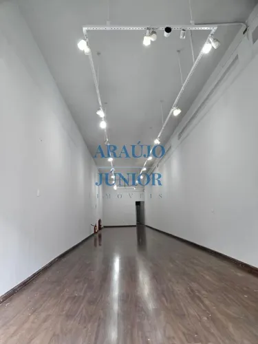 Salão Comercial para Locação no Centro de Americana com 1 Sala, 2 Banheiros, 1 Vaga e 122m