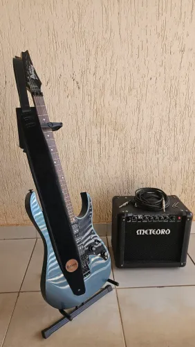 Kit Guitarra Ibanez GIO GRG250P + Amp Meteoro Nitrous Drive 15W + Acessórios