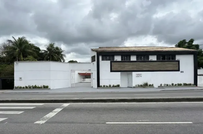 Imóvel para aluguel possui 1000 metros quadrados em Campo Grande - Rio de Janeiro - RJ