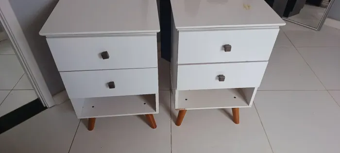 Mesinhas criado mudo