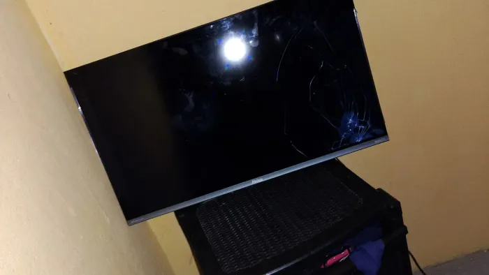 Vendo smartv Philco Roku 32 polegadas pra retirar peças display quebrado