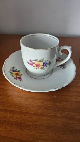 Duas xícaras de café em porcelana real casca de ovo