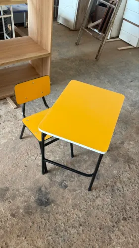 Kit mesa com cadeira laminada 