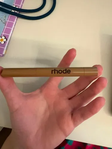 Lápis labial Rhode peptide lip shape tom BEND
