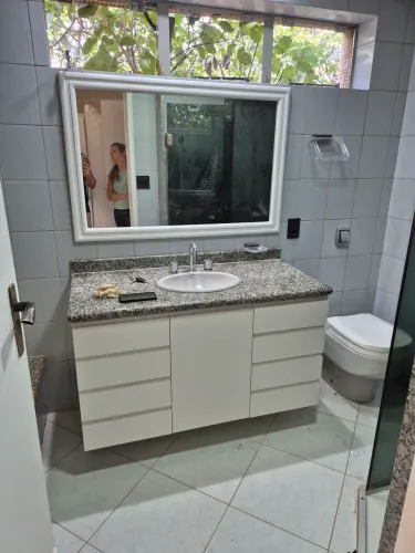 Lindo Espelho com Moldura em Madeira Branco 1,20x 0,90