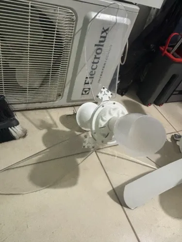 2 ventiladores de teto