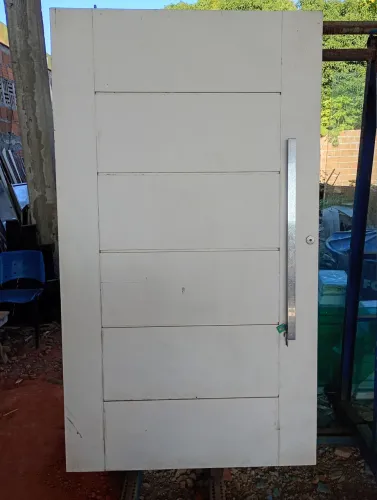 Porta de madeira de Jatobá pivotante lagura 1.30 altura 2.30 valo $1400 só liga *71