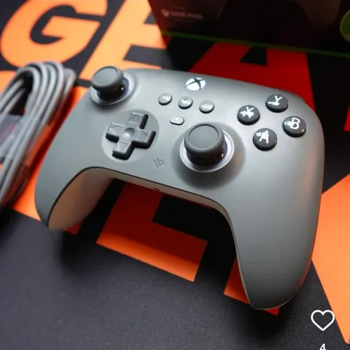 8BitDo Ultimate C Controle com fio para Xbox e PC - 1 mês grátis de Xbox Game pass