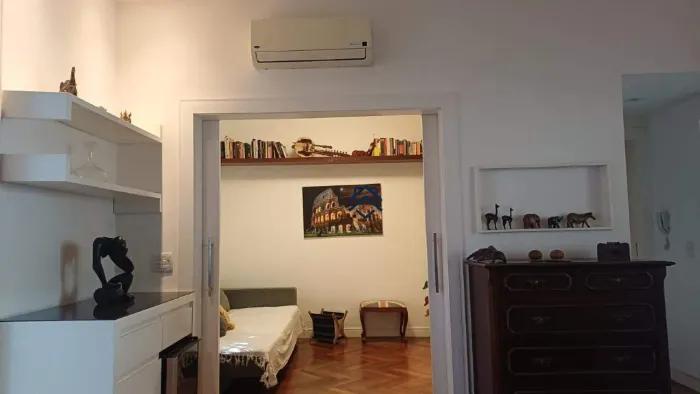 LEBLON | ELEGÂNCIA E CONFORTO EM APARTAMENTO REFORMADO E MOBILIADO NA RUA SAMBAÍBA