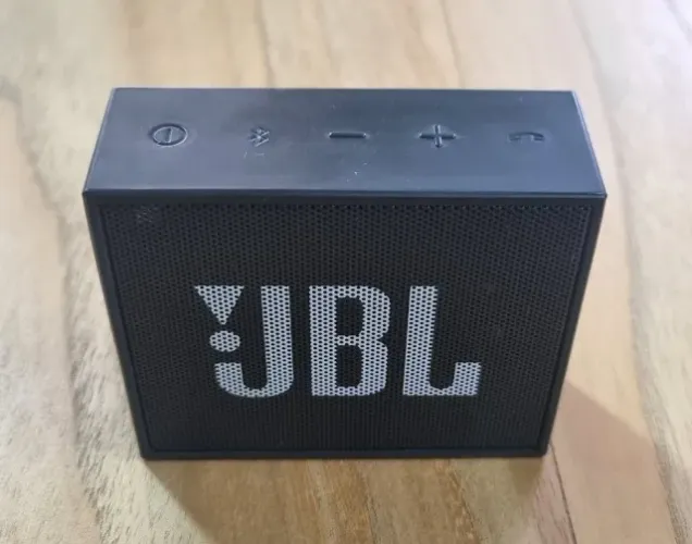 Duas mini caixas de som portátil (JBL + Mini)