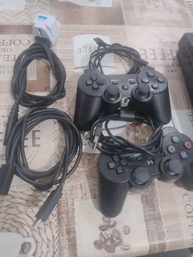 Vendo Ps3 desbloqueado com jogos na memória, mas precisa fazer revisão muito tempo parado 