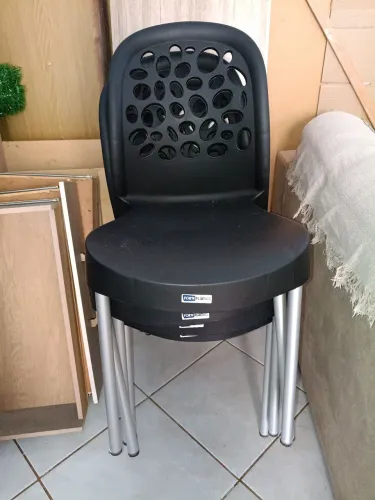Cadeiras de plástico  cada