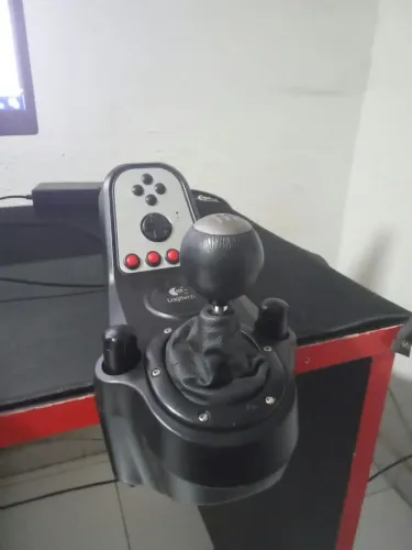 Câmbio Logitech G27 com manopla Scania