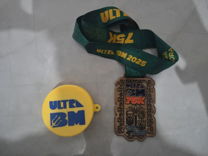 Medalha UltraBM 75K + Copo portátil
