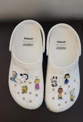 Crocs Snoopy Clog edição limitada