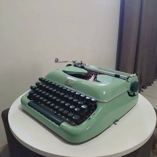 Máquina de escrever antiga
