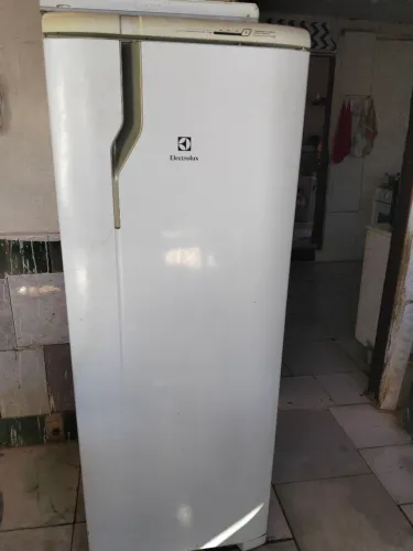 Geladeira Electrolux Cycle Defrost 240L - Porta Branca - 110v