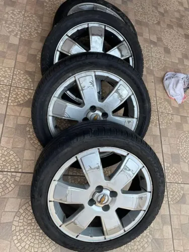 Jogo de Rodas Aro 17 Original Chevrolet + 4 Pneus (2 novos)