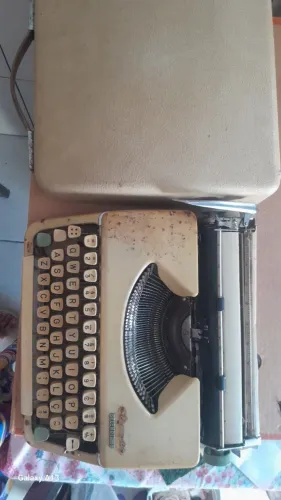 Máquina de escrever portátil
