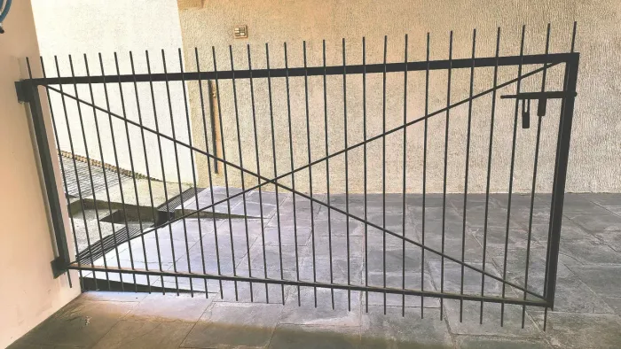 Portão de ferro 2,40 x 1,20m