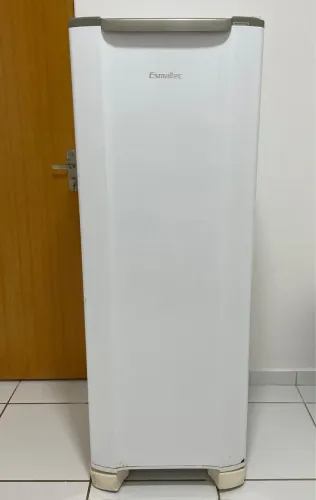 Geladeira Esmaltec