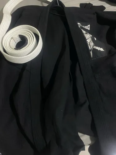 Kimono A4 Preto, com calça e faixa branca