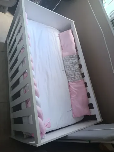 Berço com colchão e tela mosquiteira