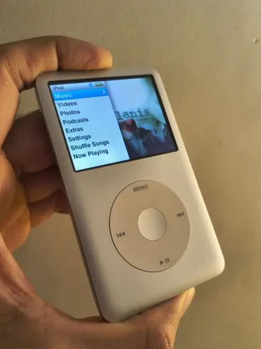 iPod Classic 7ª geração - 256gb - bateria nova, frontal e clickwheel novas + capa + cabo