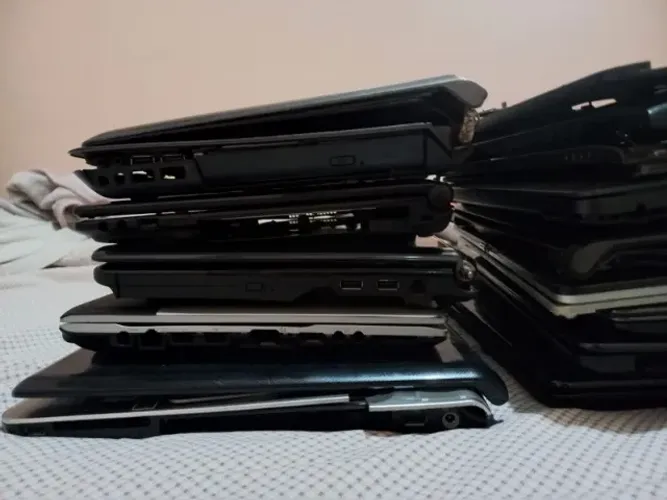 carcaça de notbook, tela e teclado