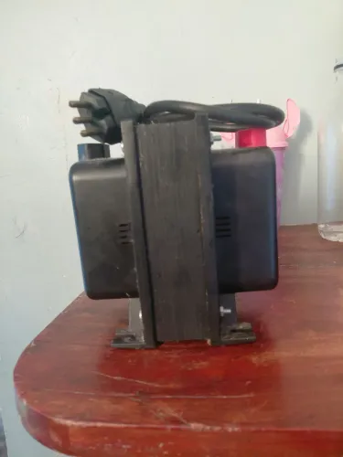 Transformador 110 a 220 ou 220 a 110 .