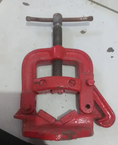 Relíquia industrial: Torno de Encanador (ou Morsa para Tubos) nº 3