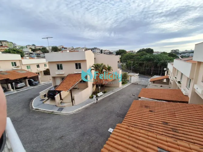 CASA EM CONDOMINIO , 2 quartos, 1 vaga, 81m2 na Av Santa Mônica.