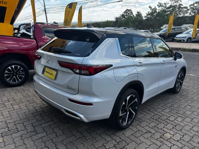 Mitsubishi Outlander Signature 2.4 4X4 AUT (híb) 2026
