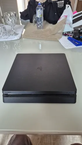 PS4 Slim (500GB) + Dualshock 4 + Fone original + 2 Jogos