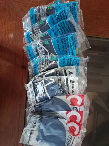 R$15,00  11 máscaras /respiradores contra poeira