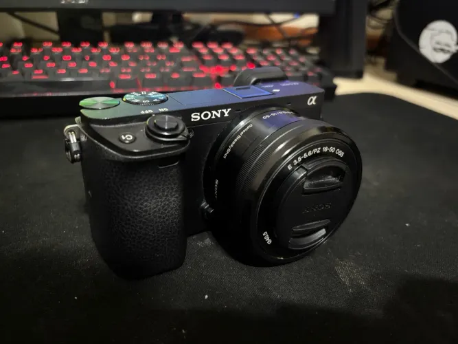 Câmera Sony A6400 + lente 16-50mm - poucos cliques