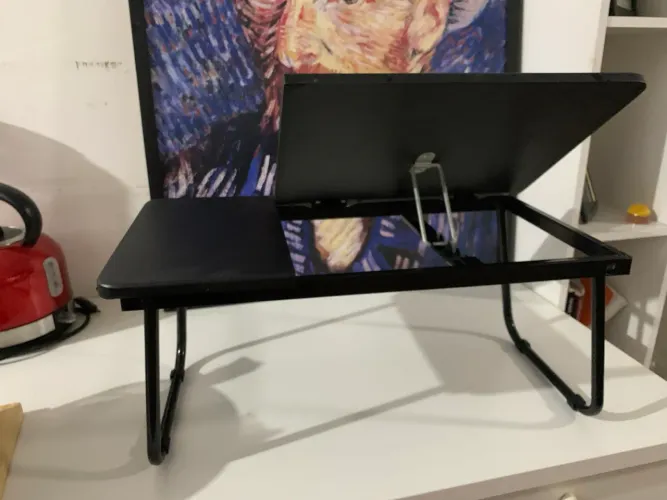 Mesinha de notebook para usar na cama ou no sofá
