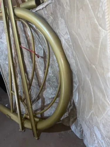 Cama de casal de ferro