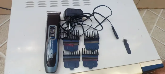 MÁQUINA DE CORTA CABELO E BARBA