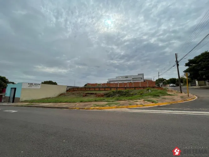 Terreno no bairro Jardim Novo Bongiovani em Presidente Prudente