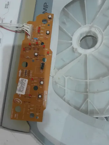 Vende materiais pra máquina de lavar roupas 
